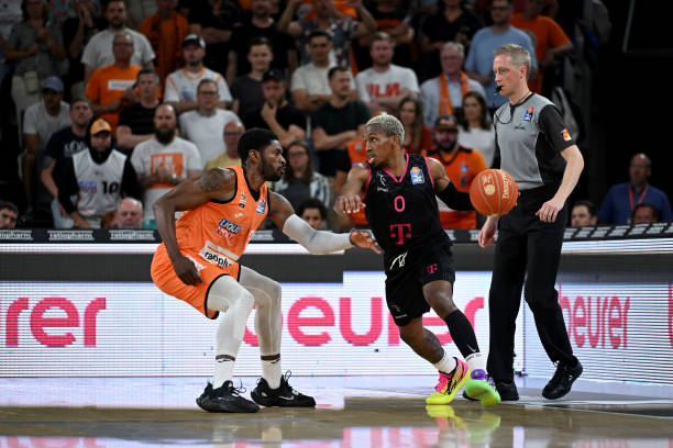 宿敌之间的 宿敌之间的