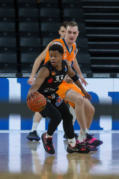 宿敌之间的 宿敌之间的