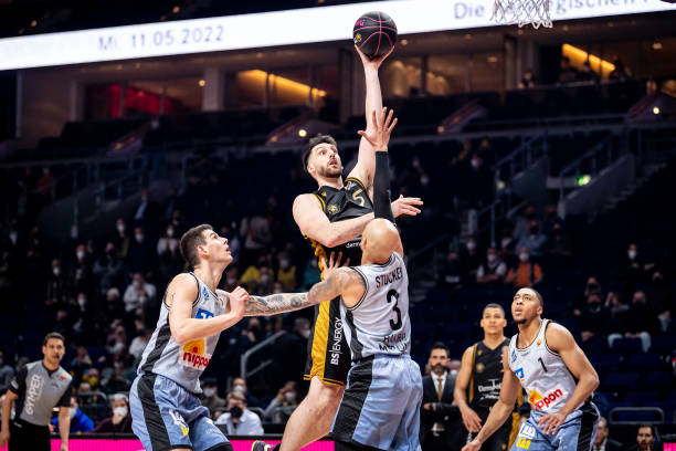 亚马尔的例 亚马尔的例